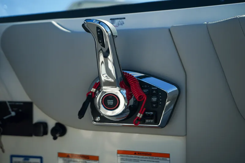 Slide: The Image of Sea Ray SDX 270 Outboard 2025 - 29