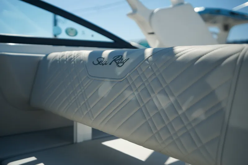 Slide: The Image of Sea Ray SDX 270 Outboard 2025 - 31