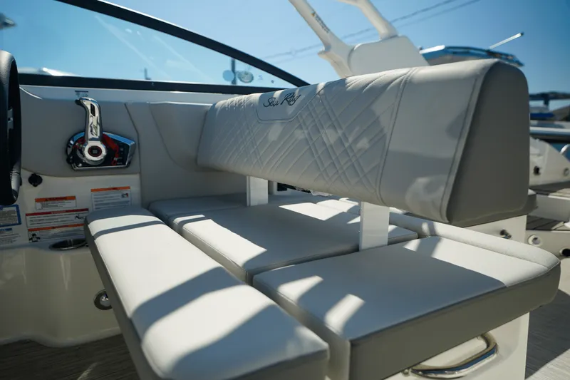 Slide: The Image of Sea Ray SDX 270 Outboard 2025 - 32