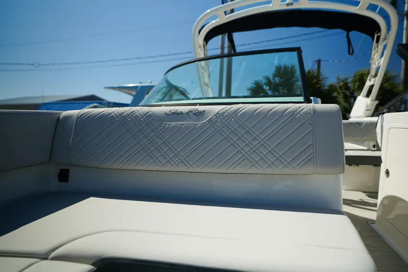 Slide: The Image of Sea Ray SDX 270 Outboard 2025 - 33