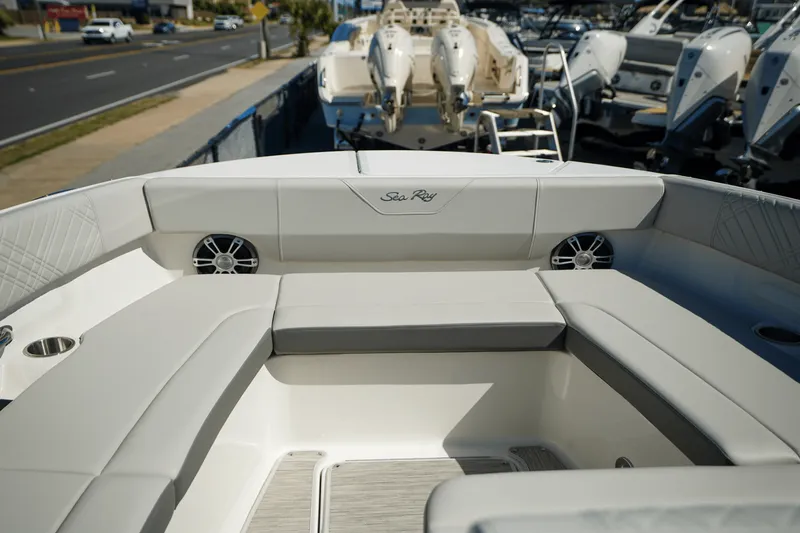 Slide: The Image of Sea Ray SDX 270 Outboard 2025 - 34