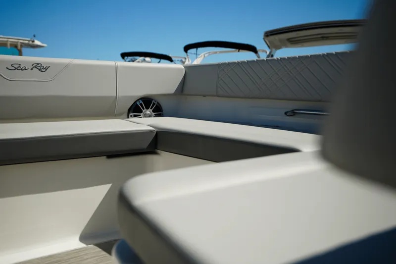 Slide: The Image of Sea Ray SDX 270 Outboard 2025 - 37