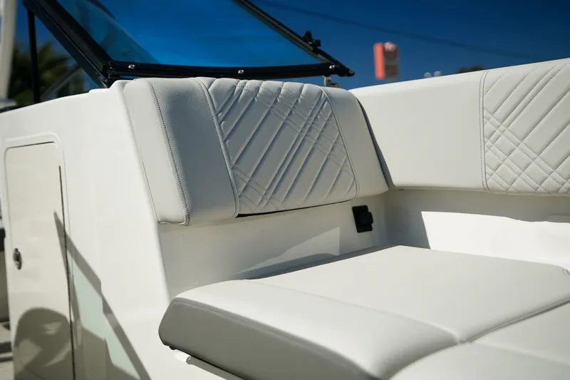 Slide: The Image of Sea Ray SDX 270 Outboard 2025 - 38