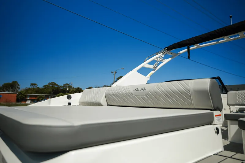 Slide: The Image of Sea Ray SDX 270 Outboard 2025 - 8