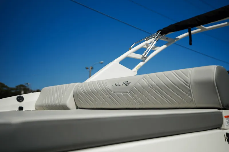 Slide: The Image of Sea Ray SDX 270 Outboard 2025 - 9