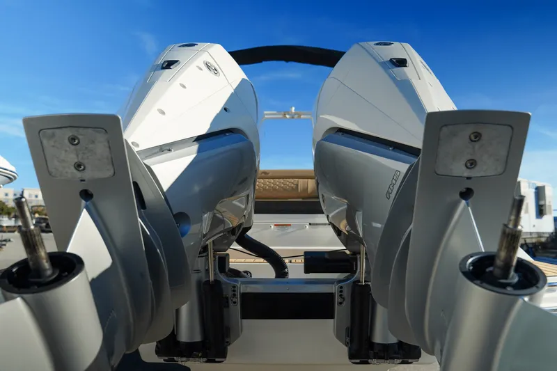 Slide: The Image of Sea Ray SDX 290 Outboard 2025 - 11