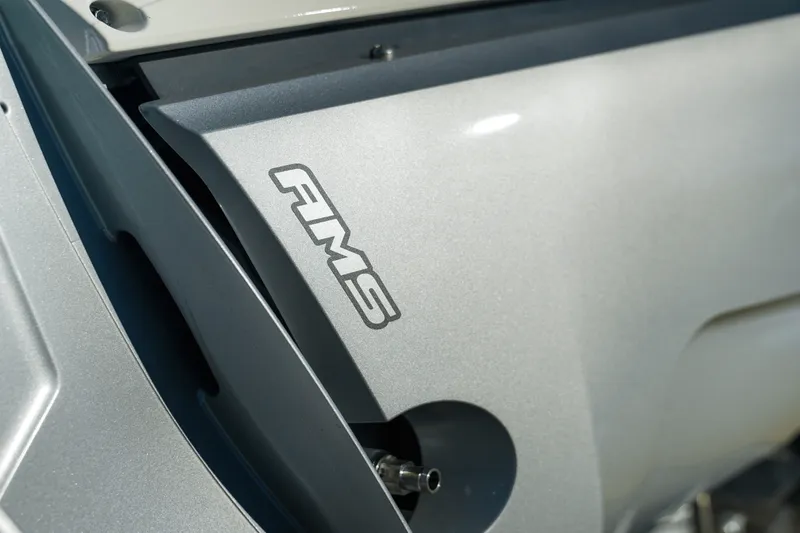 Slide: The Image of Sea Ray SDX 290 Outboard 2025 - 13