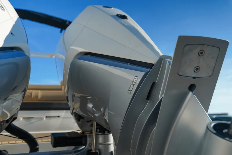 Slide: The Image of Sea Ray SDX 290 Outboard 2025 - 14