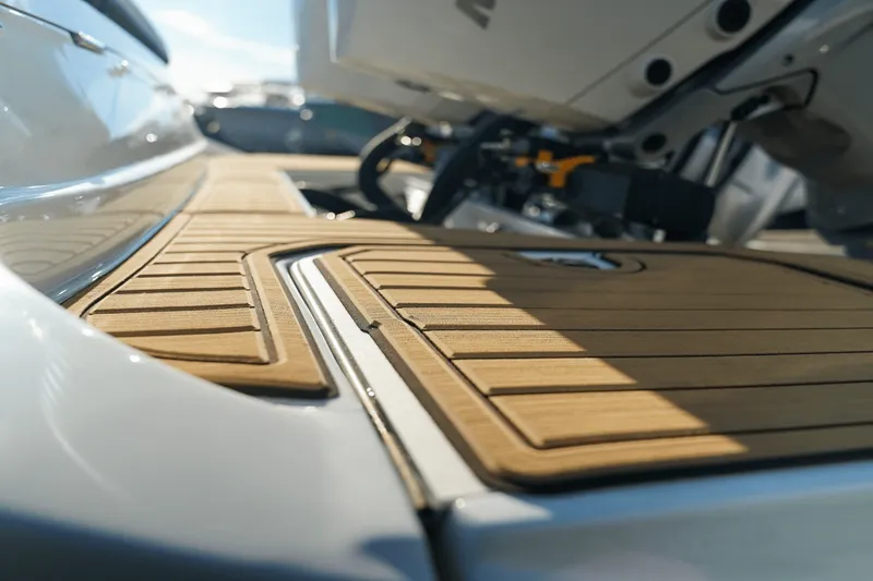 Slide: The Image of Sea Ray SDX 290 Outboard 2025 - 15