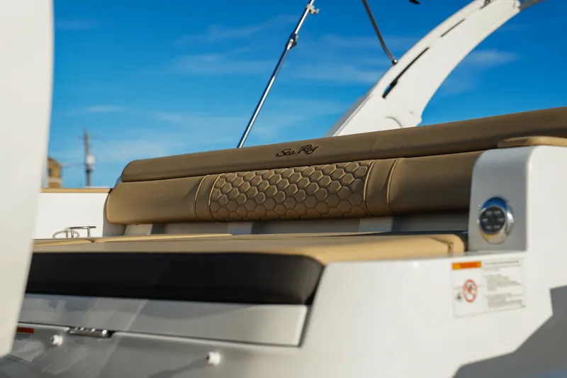 Slide: The Image of Sea Ray SDX 290 Outboard 2025 - 19