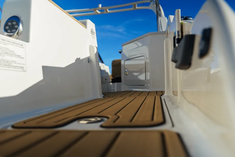 Slide: The Image of Sea Ray SDX 290 Outboard 2025 - 21