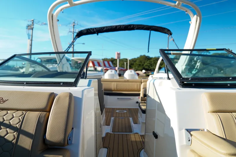 Slide: The Image of Sea Ray SDX 290 Outboard 2025 - 24