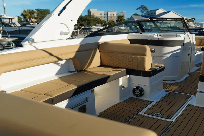 Slide: The Image of Sea Ray SDX 290 Outboard 2025 - 27