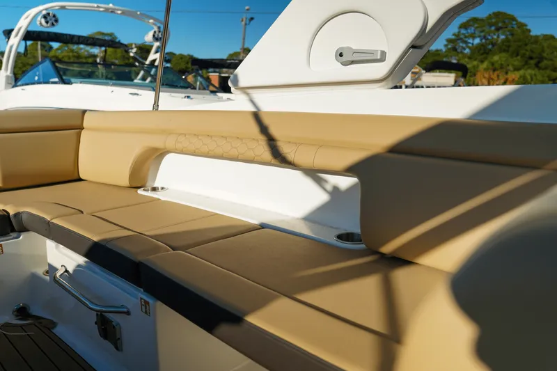 Slide: The Image of Sea Ray SDX 290 Outboard 2025 - 29