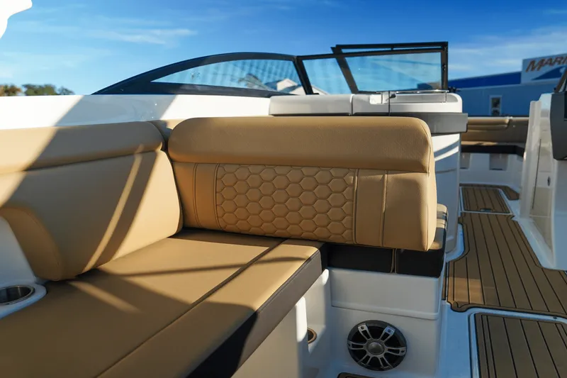 Slide: The Image of Sea Ray SDX 290 Outboard 2025 - 30