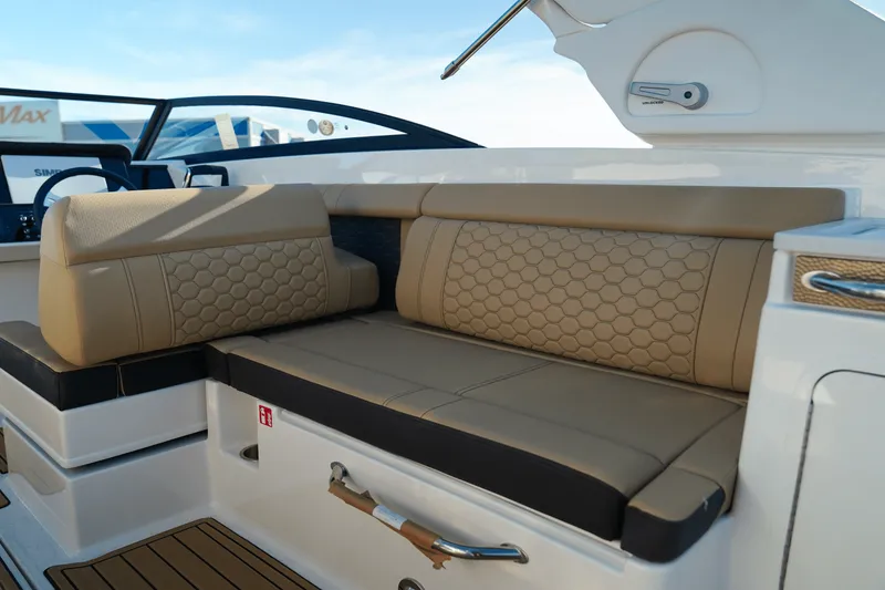 Slide: The Image of Sea Ray SDX 290 Outboard 2025 - 31