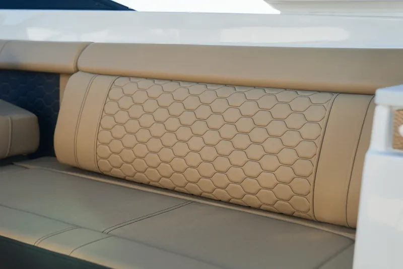 Slide: The Image of Sea Ray SDX 290 Outboard 2025 - 32