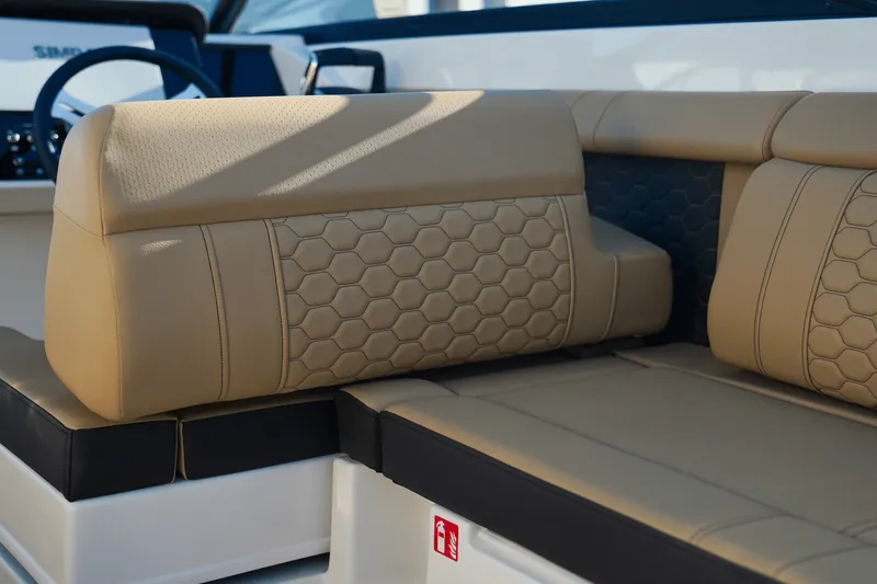 Slide: The Image of Sea Ray SDX 290 Outboard 2025 - 33