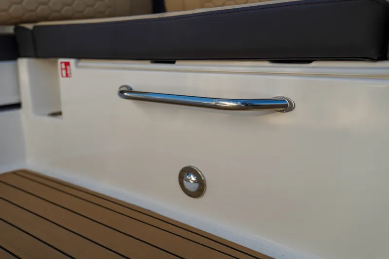 Slide: The Image of Sea Ray SDX 290 Outboard 2025 - 34