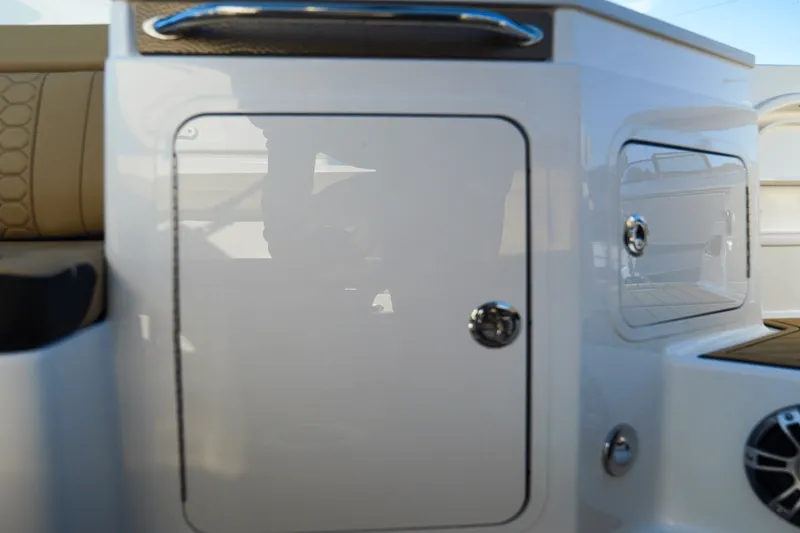 Slide: The Image of Sea Ray SDX 290 Outboard 2025 - 35