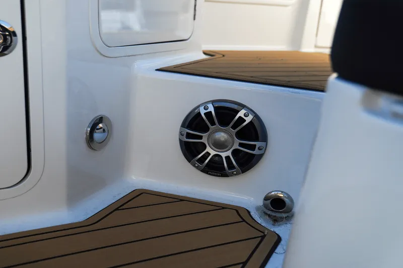 Slide: The Image of Sea Ray SDX 290 Outboard 2025 - 37