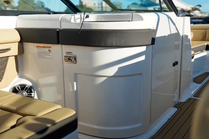 Slide: The Image of Sea Ray SDX 290 Outboard 2025 - 41