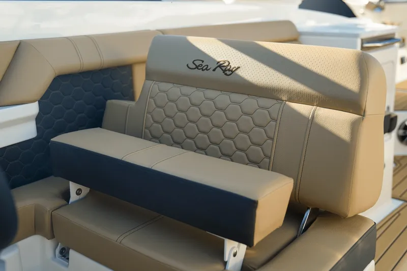 Slide: The Image of Sea Ray SDX 290 Outboard 2025 - 42