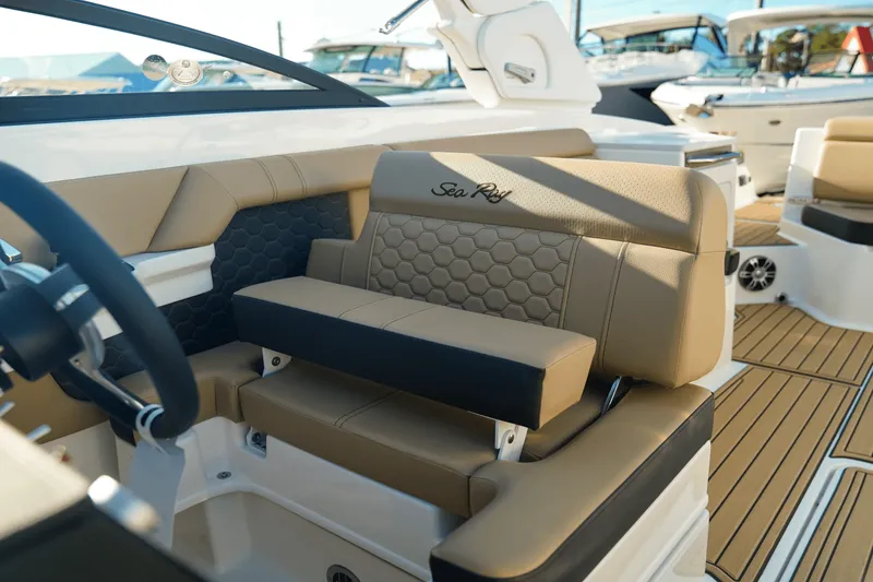 Slide: The Image of Sea Ray SDX 290 Outboard 2025 - 43