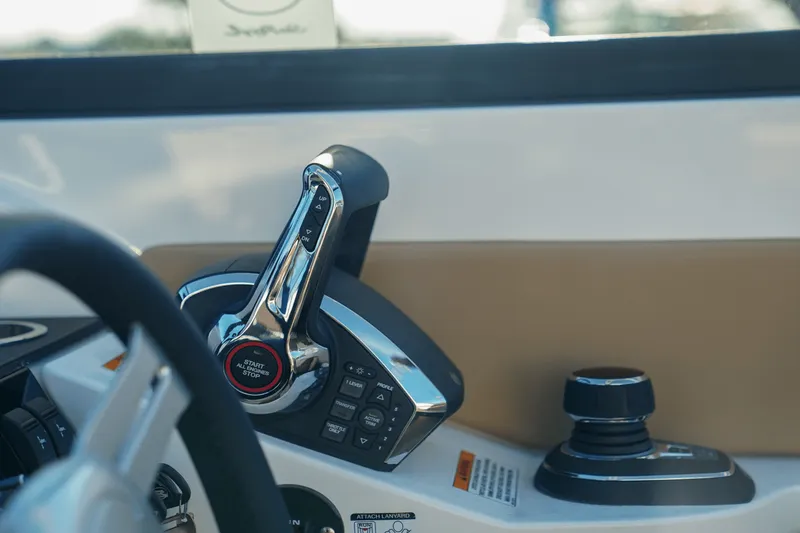 Slide: The Image of Sea Ray SDX 290 Outboard 2025 - 45