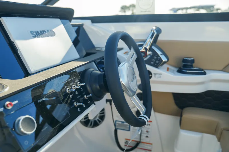 Slide: The Image of Sea Ray SDX 290 Outboard 2025 - 46