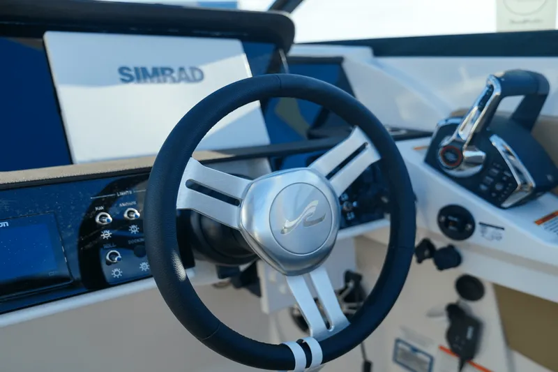 Slide: The Image of Sea Ray SDX 290 Outboard 2025 - 47