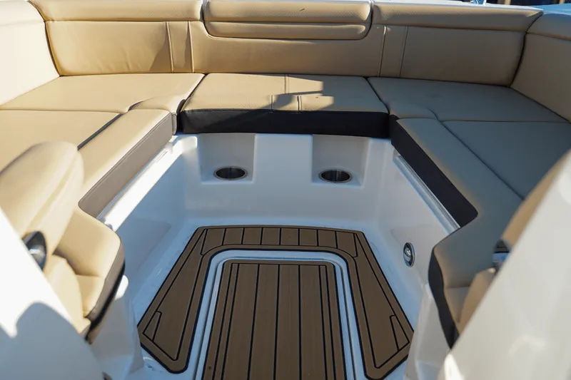 Slide: The Image of Sea Ray SDX 290 Outboard 2025 - 48