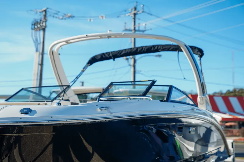 Slide: The Image of Sea Ray SDX 290 Outboard 2025 - 5