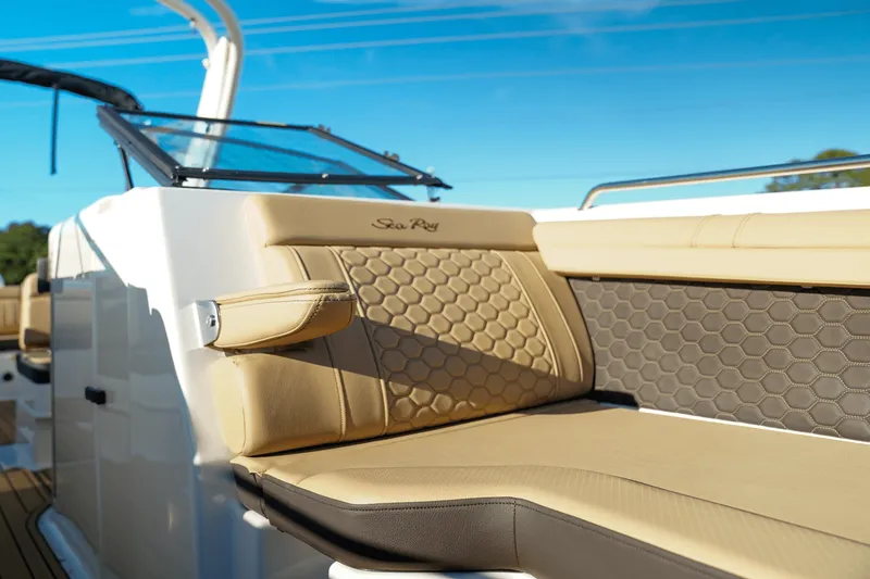 Slide: The Image of Sea Ray SDX 290 Outboard 2025 - 50