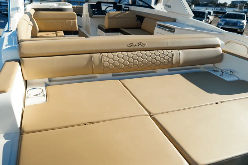 Slide: The Image of Sea Ray SDX 290 Outboard 2025 - 54