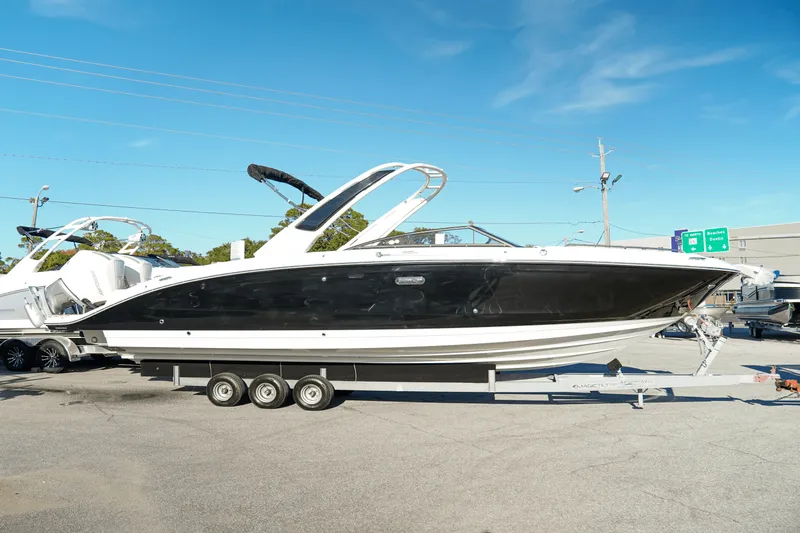 Slide: The Image of Sea Ray SDX 290 Outboard 2025 - 55