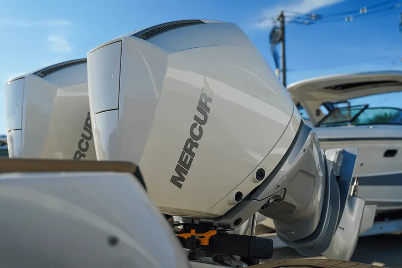 Slide: The Image of Sea Ray SDX 290 Outboard 2025 - 7