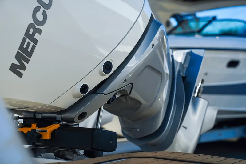 Slide: The Image of Sea Ray SDX 290 Outboard 2025 - 8