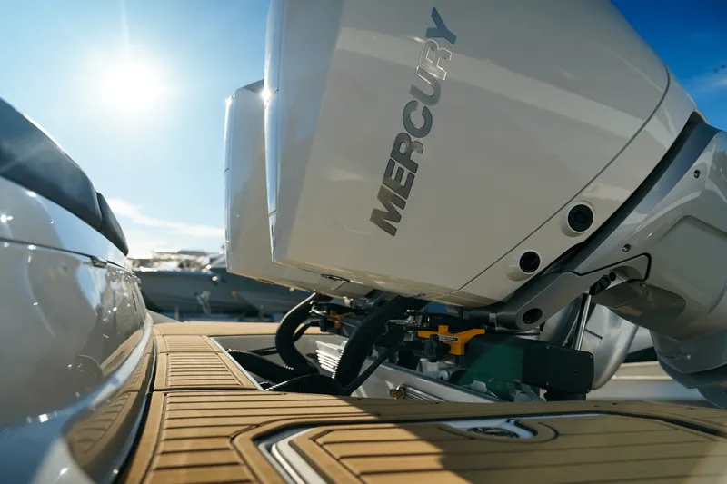 Slide: The Image of Sea Ray SDX 290 Outboard 2025 - 9