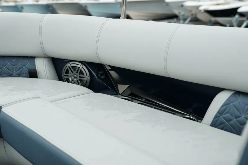 Slide: The Image of Harris 230 Grand Mariner 2025 - 32