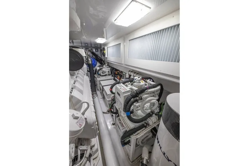 Slide: The Image of Viking 58 Convertible 2025 - 60