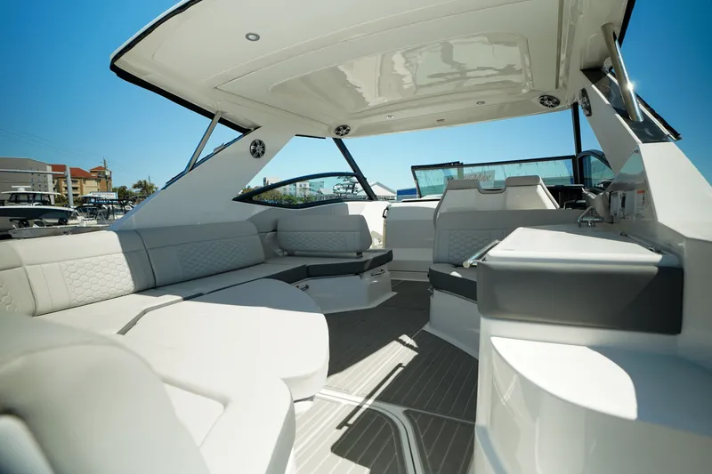 Slide: The Image of Sea Ray Sundancer 320 Outboard 2025 - 12