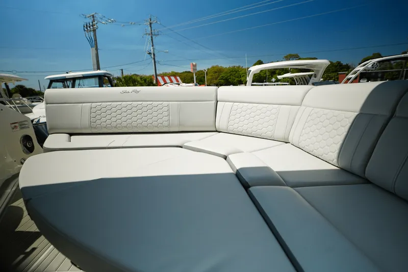 Slide: The Image of Sea Ray Sundancer 320 Outboard 2025 - 13