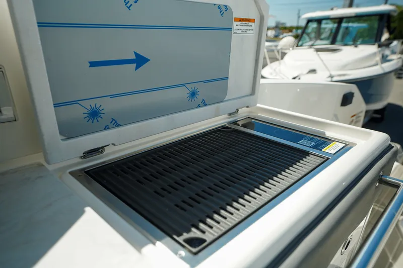 Slide: The Image of Sea Ray Sundancer 320 Outboard 2025 - 20