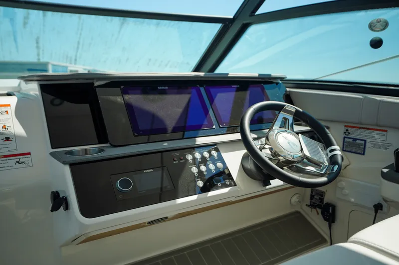 Slide: The Image of Sea Ray Sundancer 320 Outboard 2025 - 22