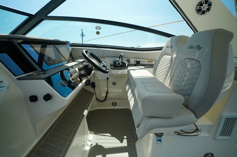 Slide: The Image of Sea Ray Sundancer 320 Outboard 2025 - 23