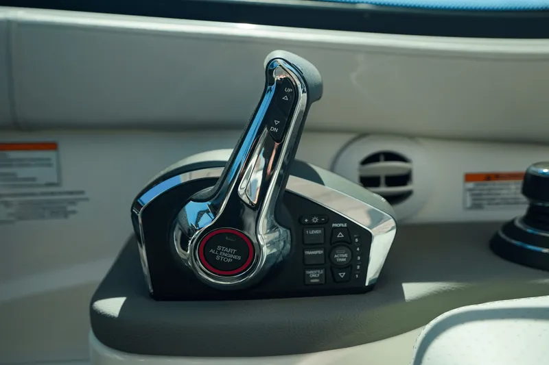 Slide: The Image of Sea Ray Sundancer 320 Outboard 2025 - 26