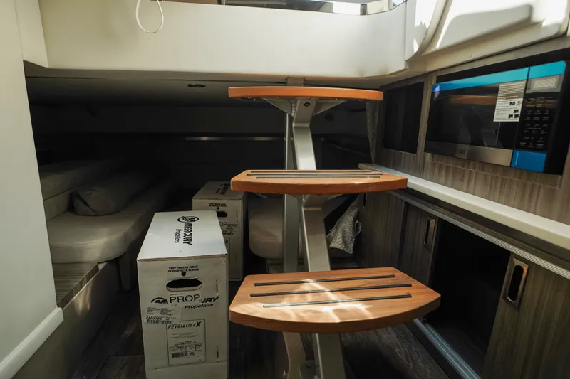 Slide: The Image of Sea Ray Sundancer 320 Outboard 2025 - 30