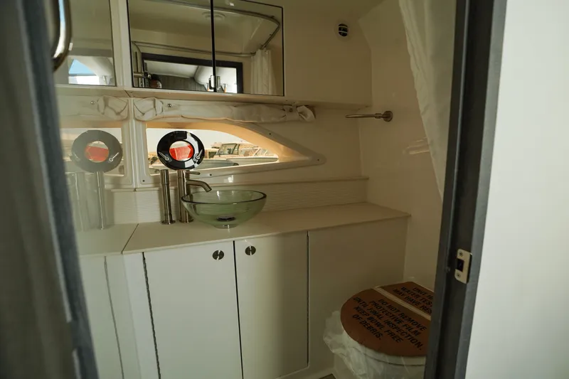 Slide: The Image of Sea Ray Sundancer 320 Outboard 2025 - 34