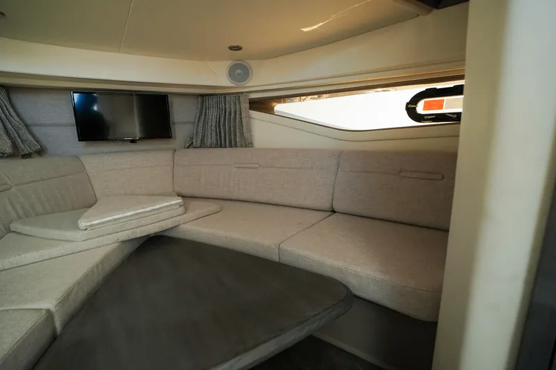 Slide: The Image of Sea Ray Sundancer 320 Outboard 2025 - 35